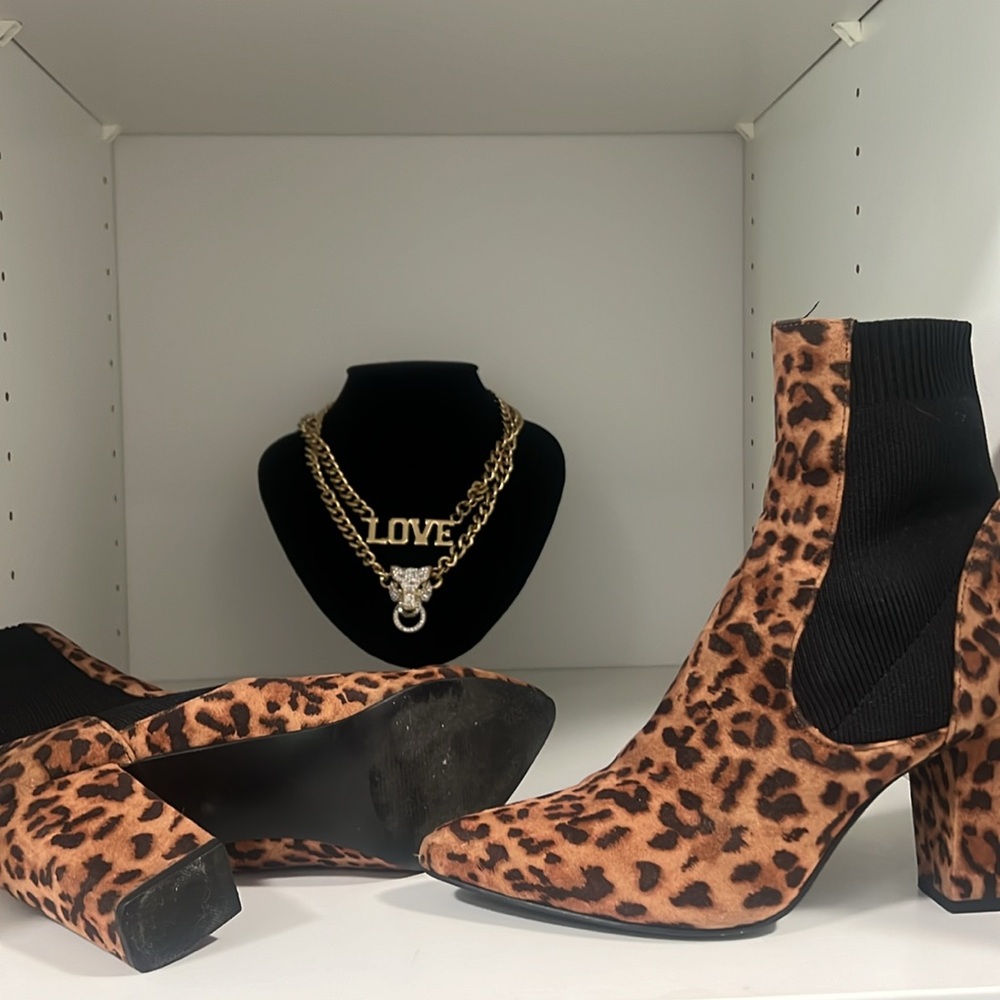 STEVE MADDEN LEOPARD BOOTS - Picture 2 of 5